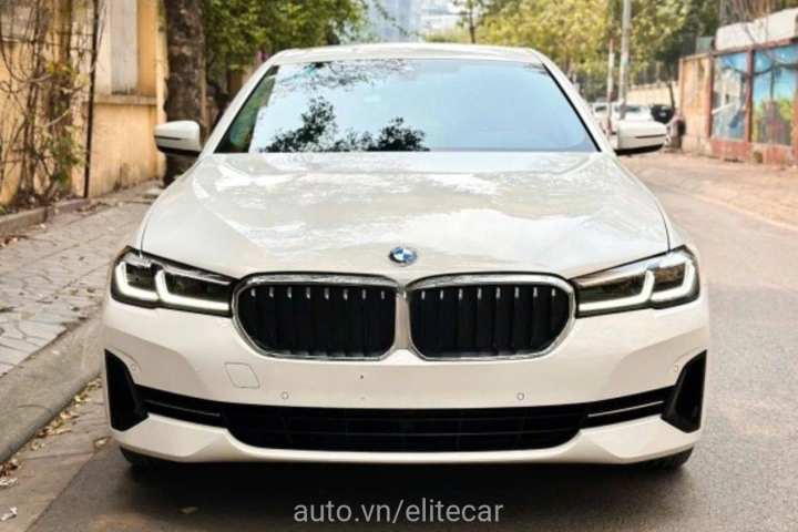 BMW 5 Series Luxury Line 2022