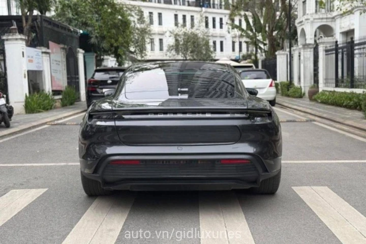 Porsche Taycan 2021