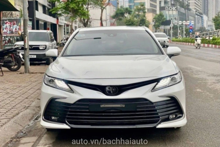 Toyota Camry 2.0Q 2023