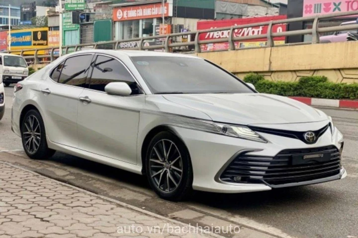 Toyota Camry 2.0Q 2023