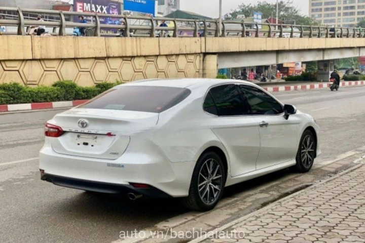 Toyota Camry 2.0Q 2023