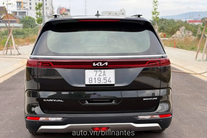 Kia Carnival Signature Dầu 2023