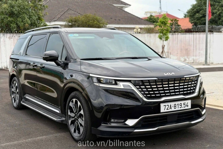 Kia Carnival Signature Dầu 2023