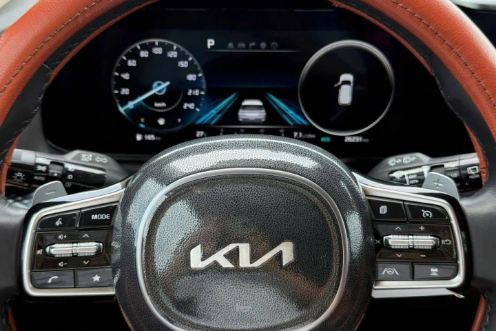 Kia Carnival Signature Dầu 2023