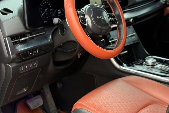Kia Carnival Signature Dầu 2023