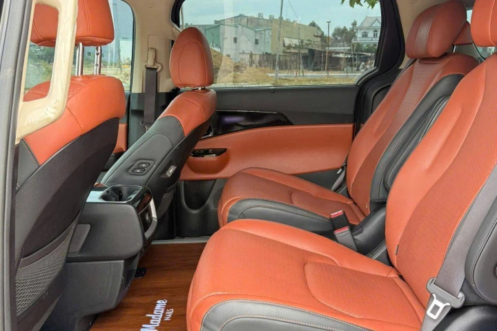 Kia Carnival Signature Dầu 2023