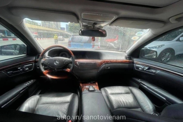 Mercedes-Benz S-Class 2011