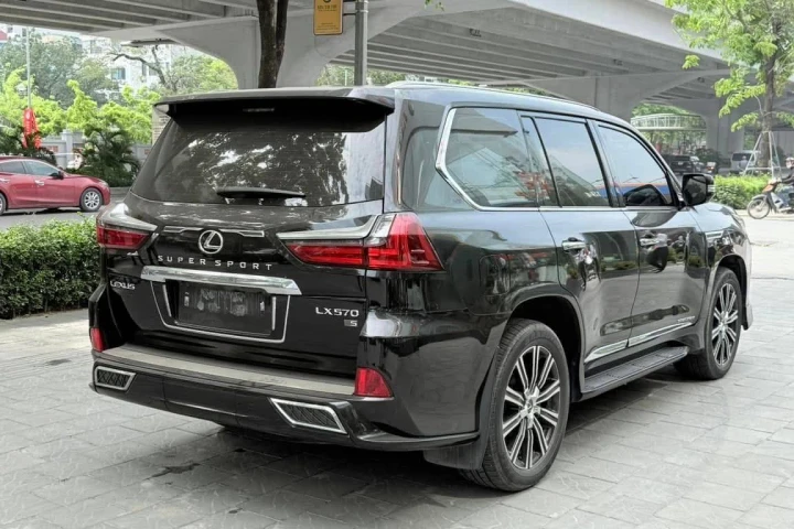 Lexus LX 2021