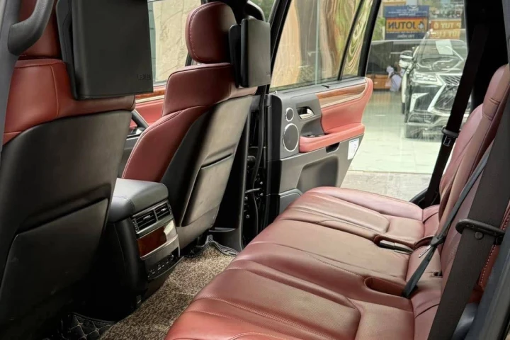 Lexus LX 2021