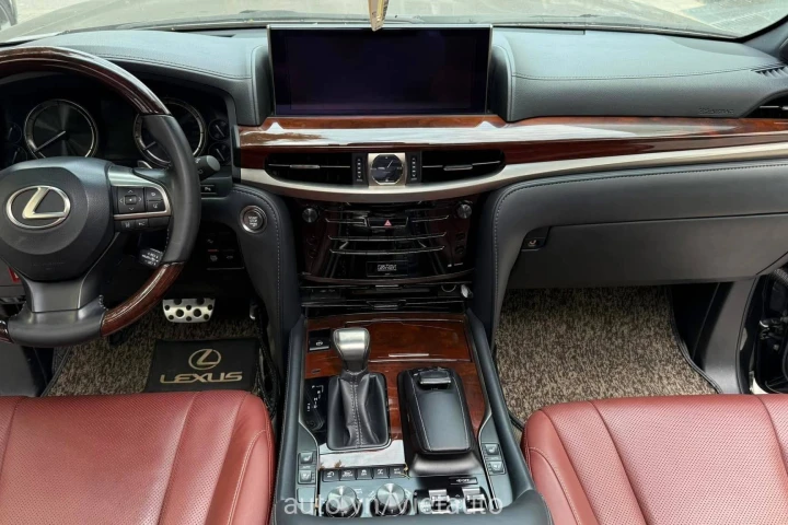 Lexus LX 2021
