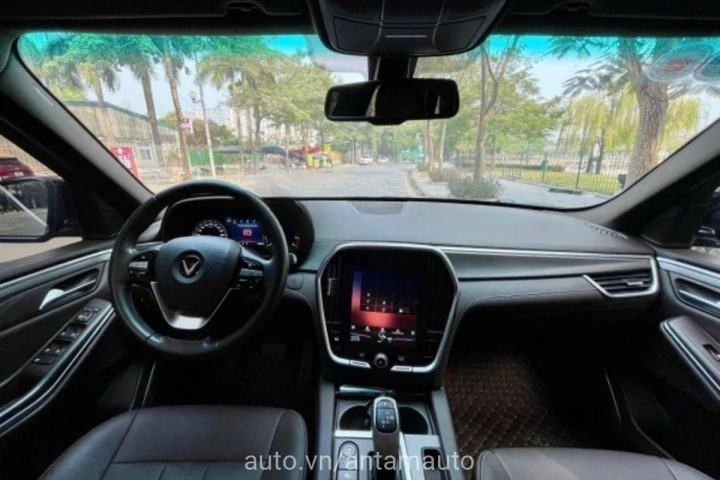 VinFast Lux SA2.0 2020