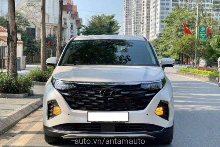 Hyundai Custin 2.0T Cao Cấp 2024