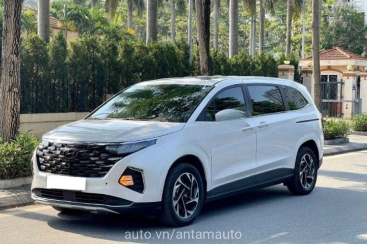 Hyundai Custin 2.0T Cao Cấp 2024