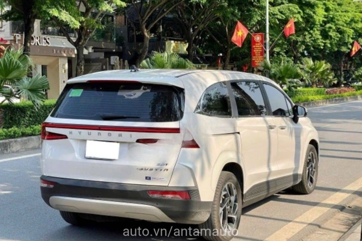 Hyundai Custin 2.0T Cao Cấp 2024