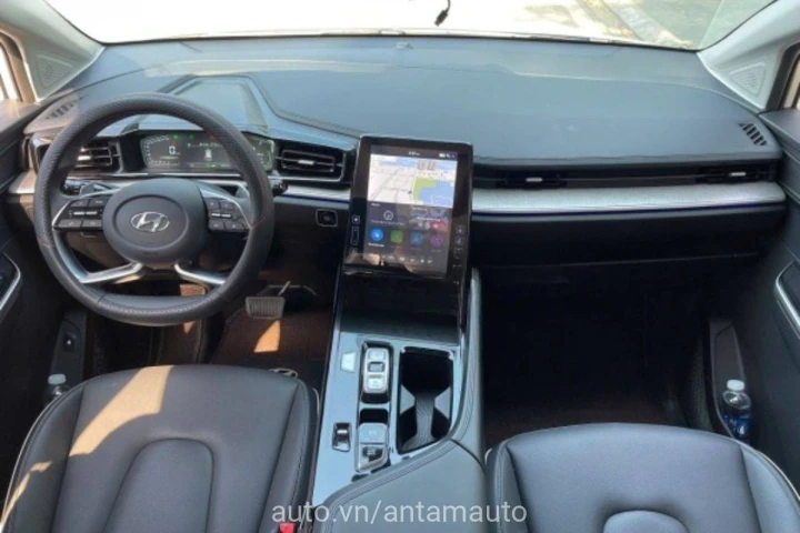 Hyundai Custin 2.0T Cao Cấp 2024