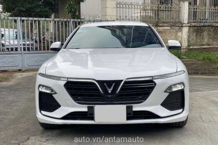 VinFast Lux A2.0 Base 2022