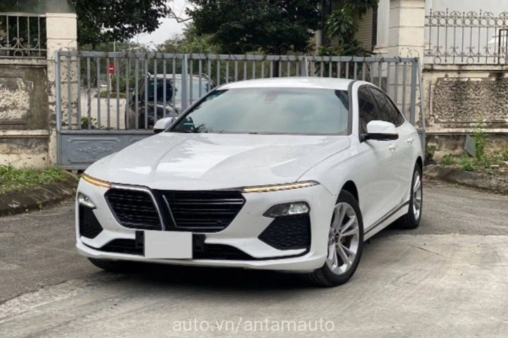 VinFast Lux A2.0 Base 2022