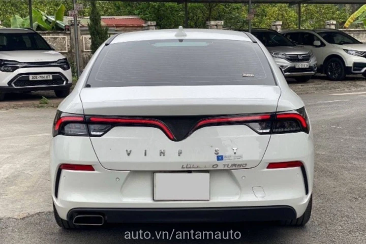 VinFast Lux A2.0 Base 2022