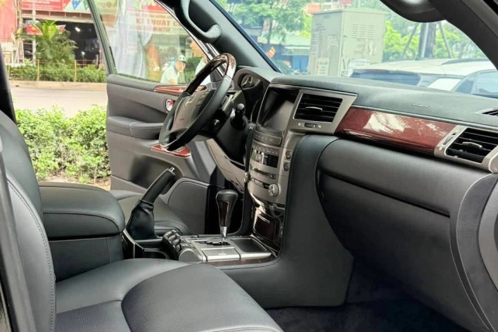 Lexus LX 2014