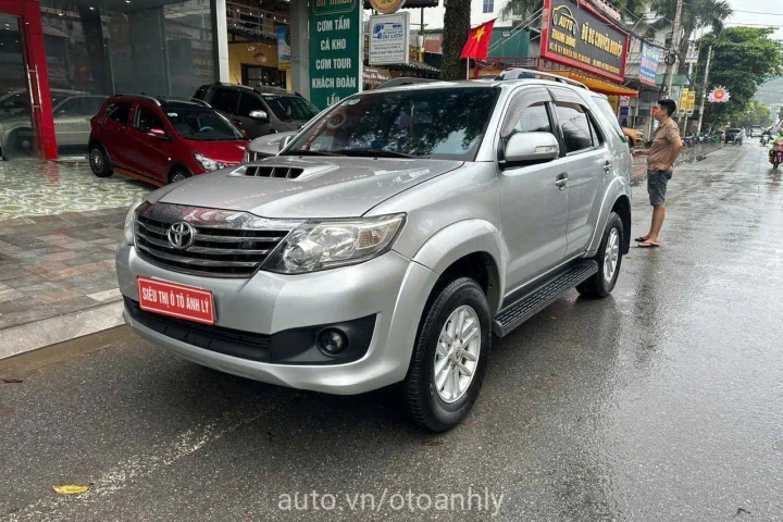Toyota Fortuner 2.4MT 4x2 2014