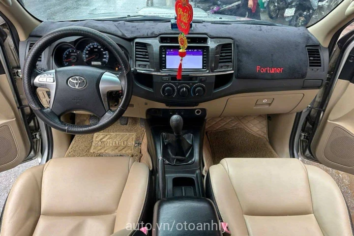 Toyota Fortuner 2.4MT 4x2 2014
