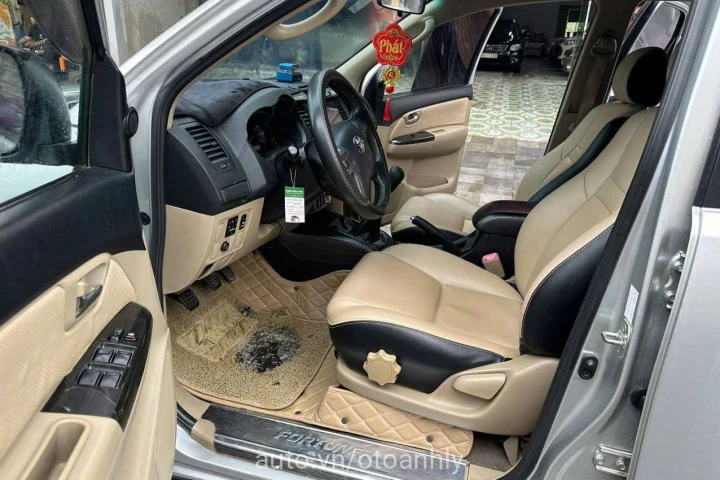 Toyota Fortuner 2.4MT 4x2 2014