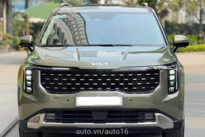 Kia Carnival Signature Dầu 2024