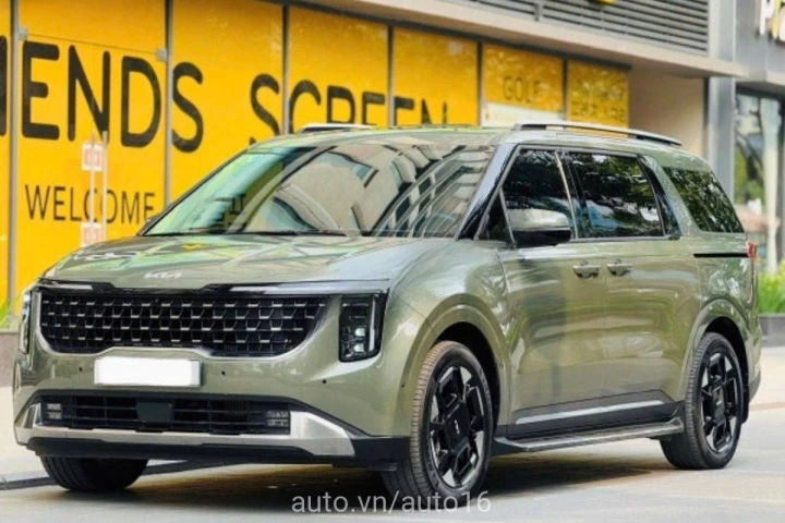 Kia Carnival Signature Dầu 2024