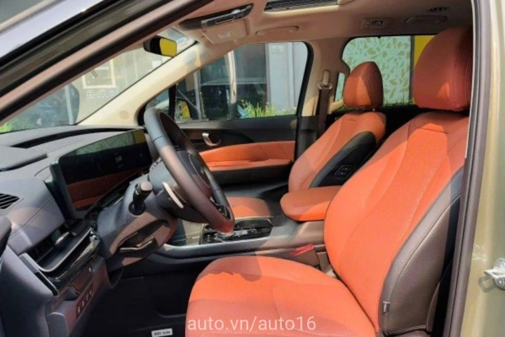 Kia Carnival Signature Dầu 2024