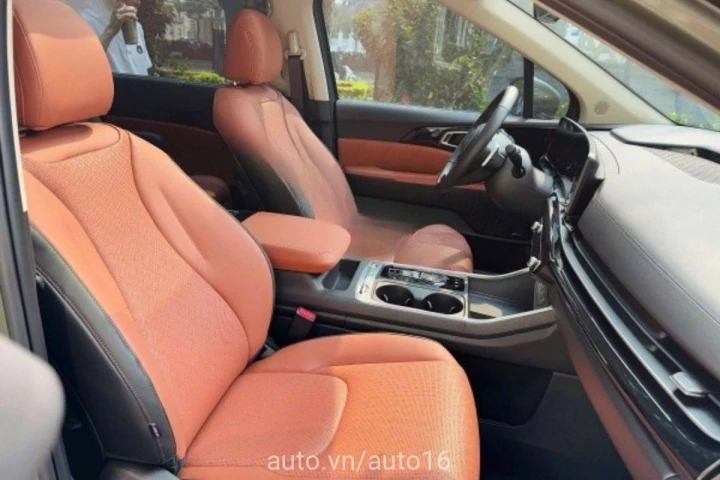 Kia Carnival Signature Dầu 2024