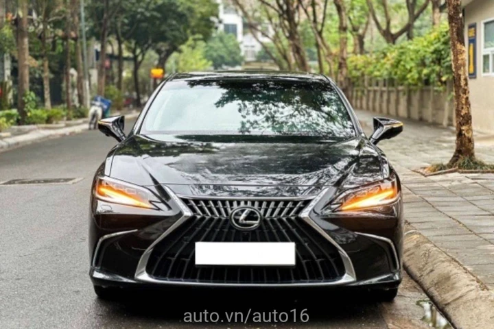 Lexus ES 300h 2022