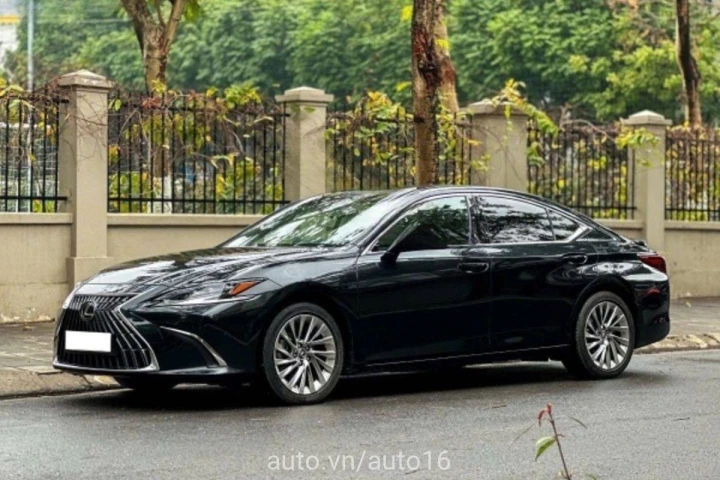Lexus ES 300h 2022