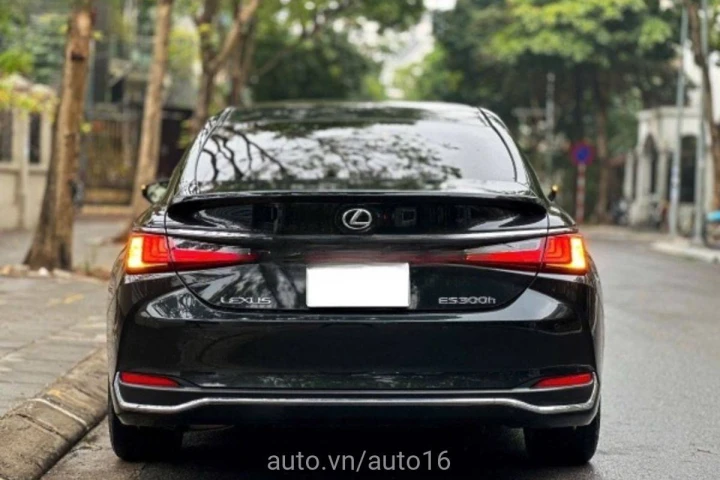 Lexus ES 300h 2022