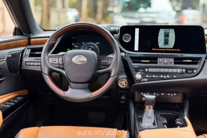 Lexus ES 300h 2022