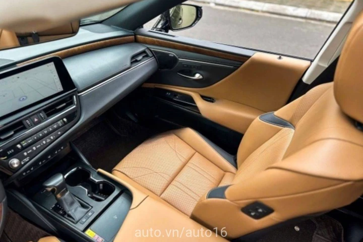 Lexus ES 300h 2022