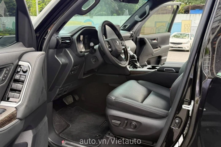 Toyota Land Cruiser 2023