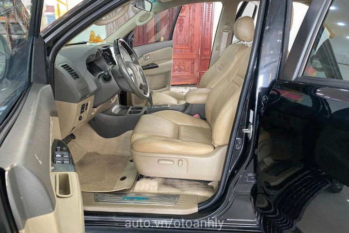 Toyota Fortuner 2.7AT 4x2 2012