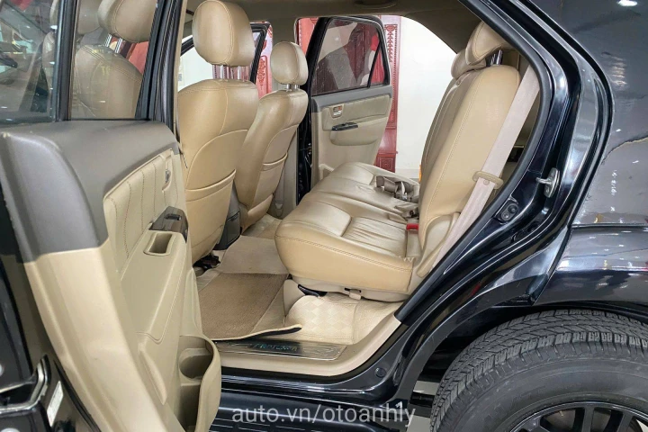Toyota Fortuner 2.7AT 4x2 2012