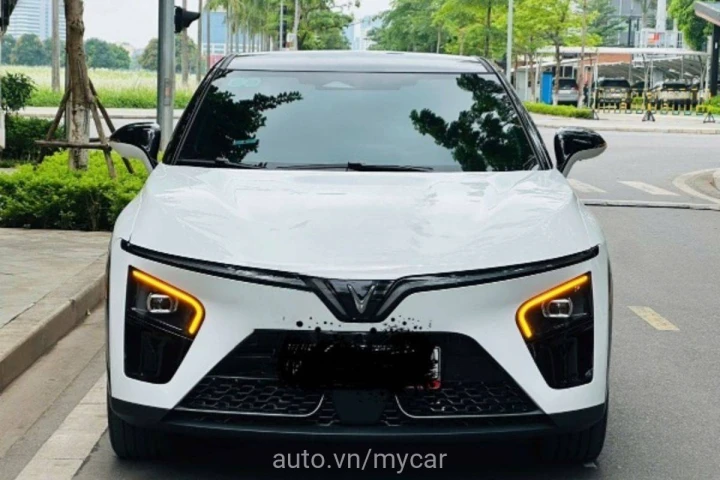 VinFast VF 7 2025