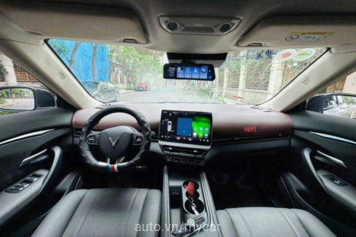 VinFast VF 7 2025
