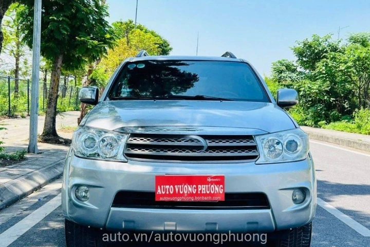 Toyota Fortuner 2.7AT 4x4 2010