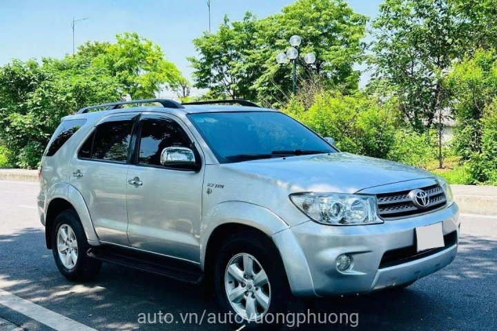 Toyota Fortuner 2.7AT 4x4 2010