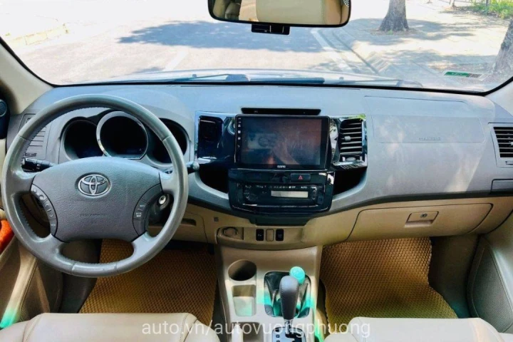 Toyota Fortuner 2.7AT 4x4 2010