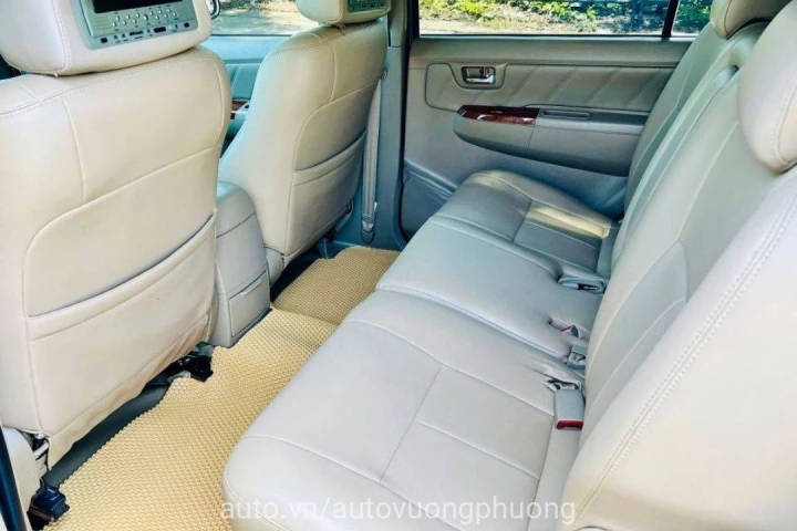 Toyota Fortuner 2.7AT 4x4 2010