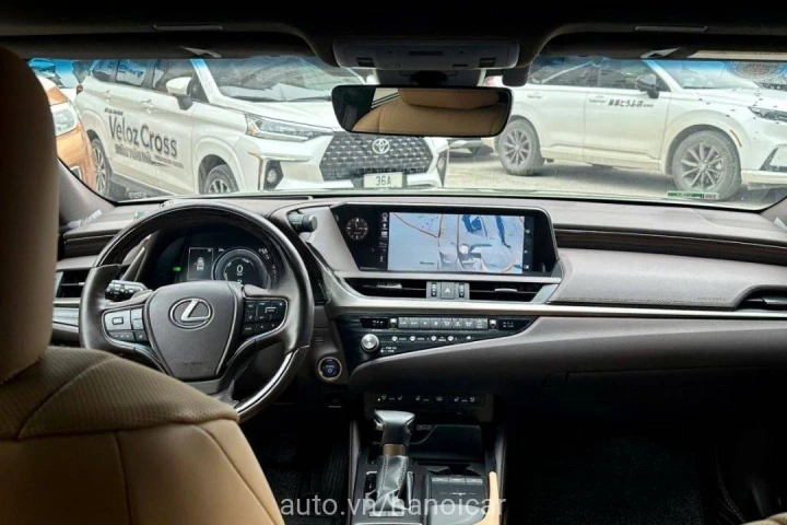 Lexus ES 300h 2021
