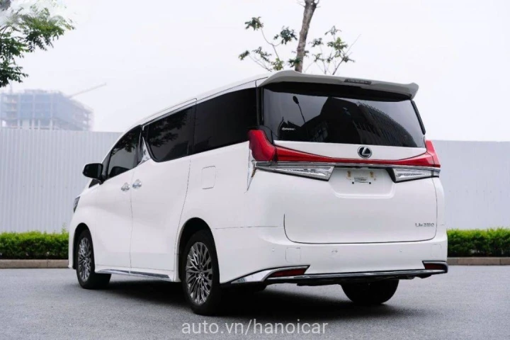 Lexus LM 350 7 Chỗ 2021