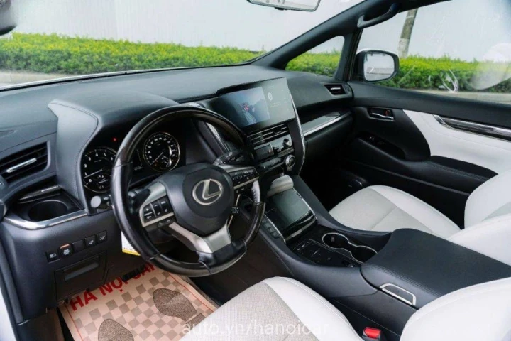 Lexus LM 350 7 Chỗ 2021