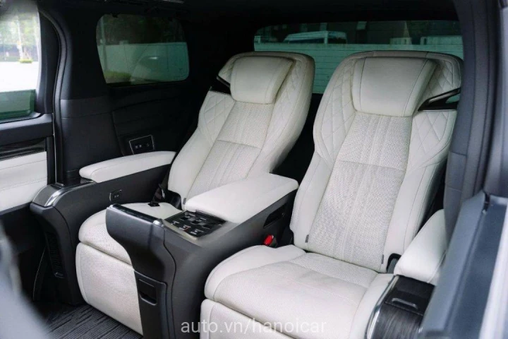 Lexus LM 350 7 Chỗ 2021
