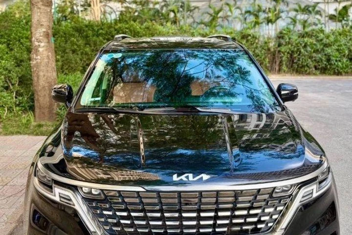 Kia Carnival Signature Dầu 2023