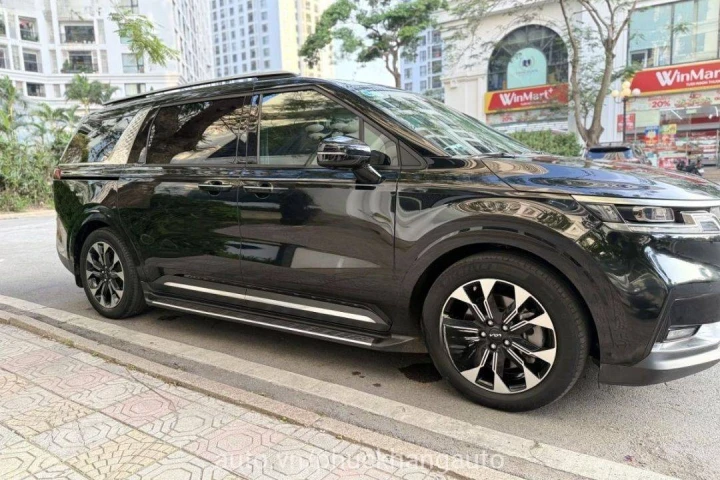 Kia Carnival Signature Dầu 2023